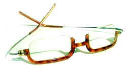 HANDGEFERTGTE BRILLE MODELL K4