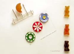 GUMMIBAERENBILD DAS MOND DIE KNOPF DER BAER