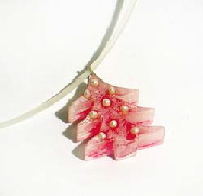 COLLIER KUNSTSTOFF, SUESSWASSERPERLE UND ACRY WEINACHTSBAUM